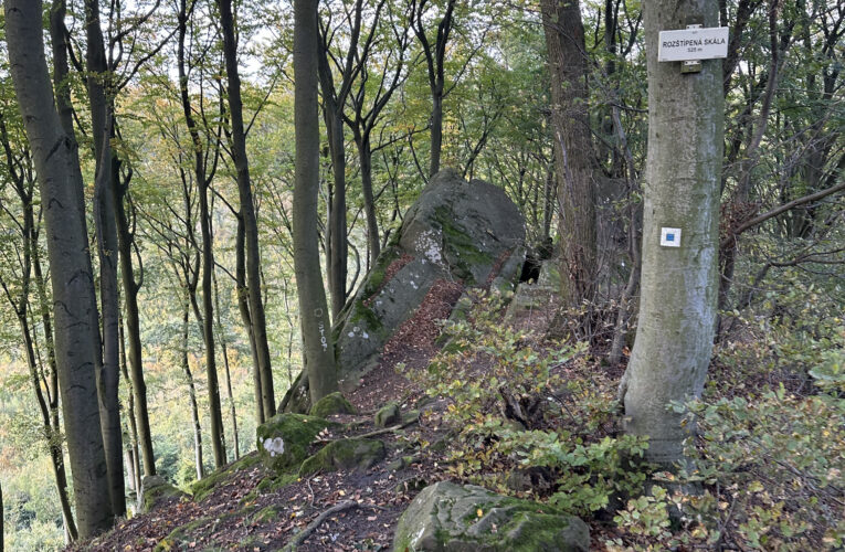 Rozštípená skála (Zlobivá skála)