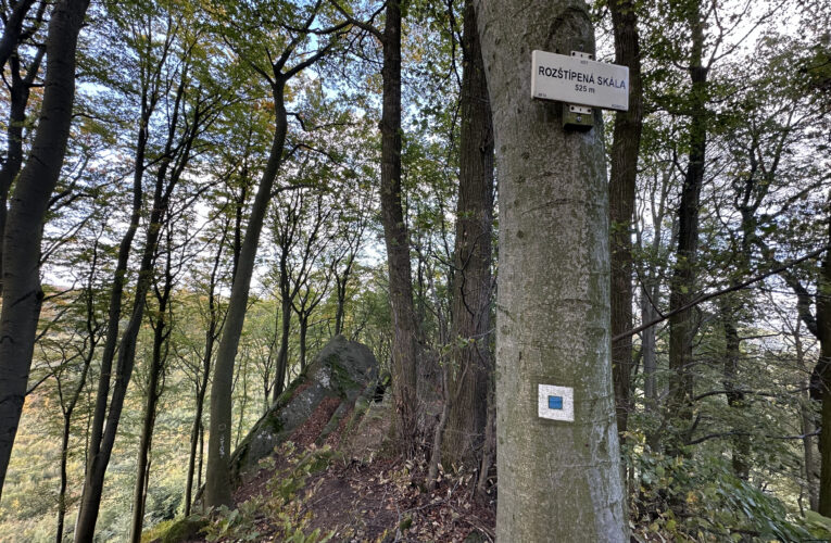 Rozštípená skála (Zlobivá skála)