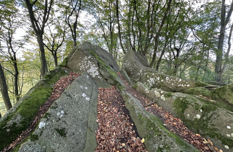 Rozštípená skála (Zlobivá skála)