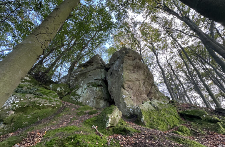 Rozštípená skála (Zlobivá skála)