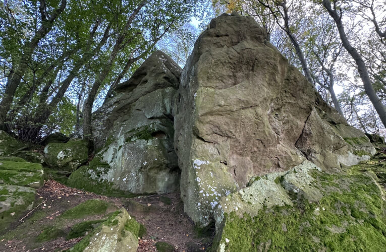 Rozštípená skála (Zlobivá skála)